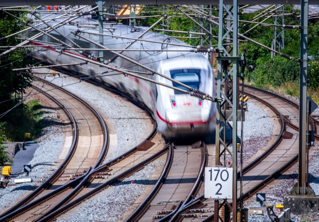 Mit der Bahn sind die Reisezeiten zu Zielen in Polen oft unverhältnismäßig lang. (Symbolbild)