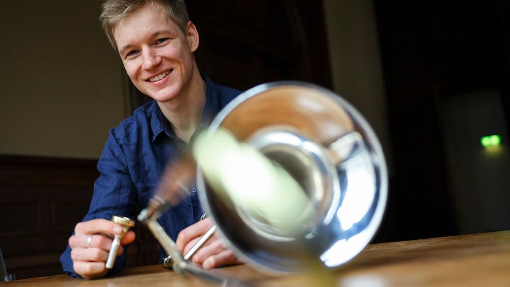Der Lüneburger Matthis Wroblewski mit seiner Posaune.