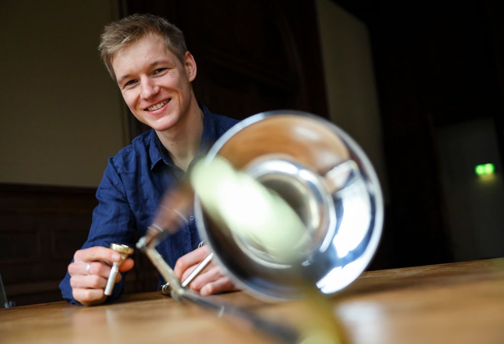 Der Lüneburger Matthis Wroblewski mit seiner Posaune.