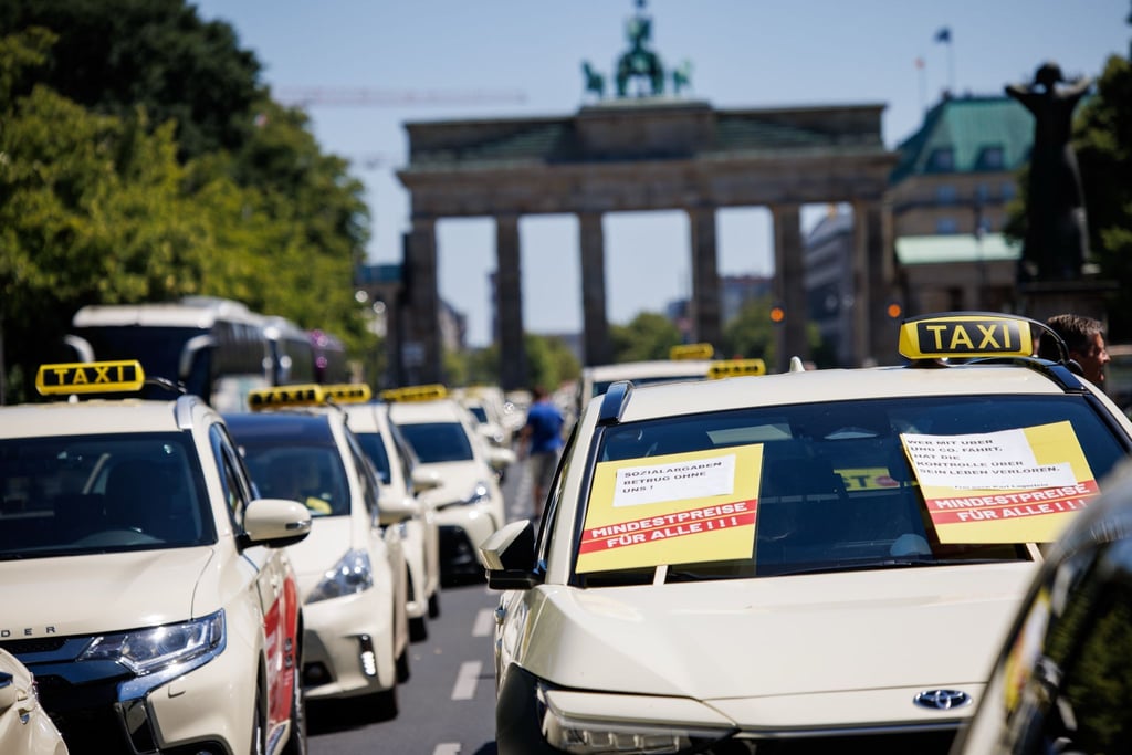 Der Senat stoppt die Zulassung neuer Taxen in Berlin. (Archivbild)