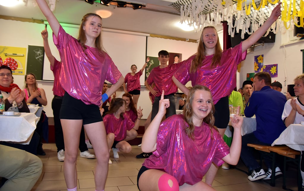 Charleen Beule, Malin Thormeier, Hanna Werner und Antonio Beule gehören zu den „Hüpferlingen“ des Vereins.