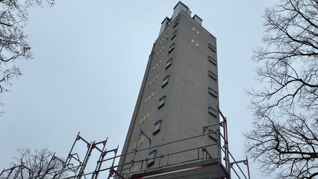 Seit Anfang 2025 ist der Albinmüller-Turm wegen Bauarbeiten für Besucher nicht betretbar. In diesem Jahr soll der Turm wieder öffnen.