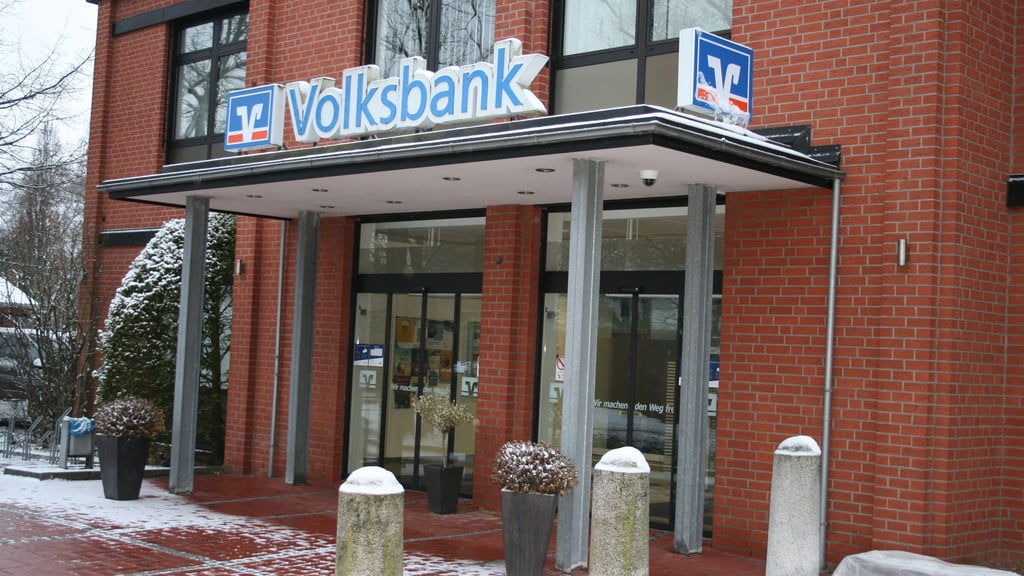 In Stuhr nahe Bremen sind etliche Schließfächer einer Bank aufgebrochen worden.
