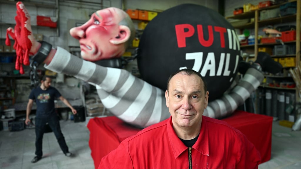 Tilly kontert Moskauer „Schauprozess“: Retourkutsche in Pappmaché