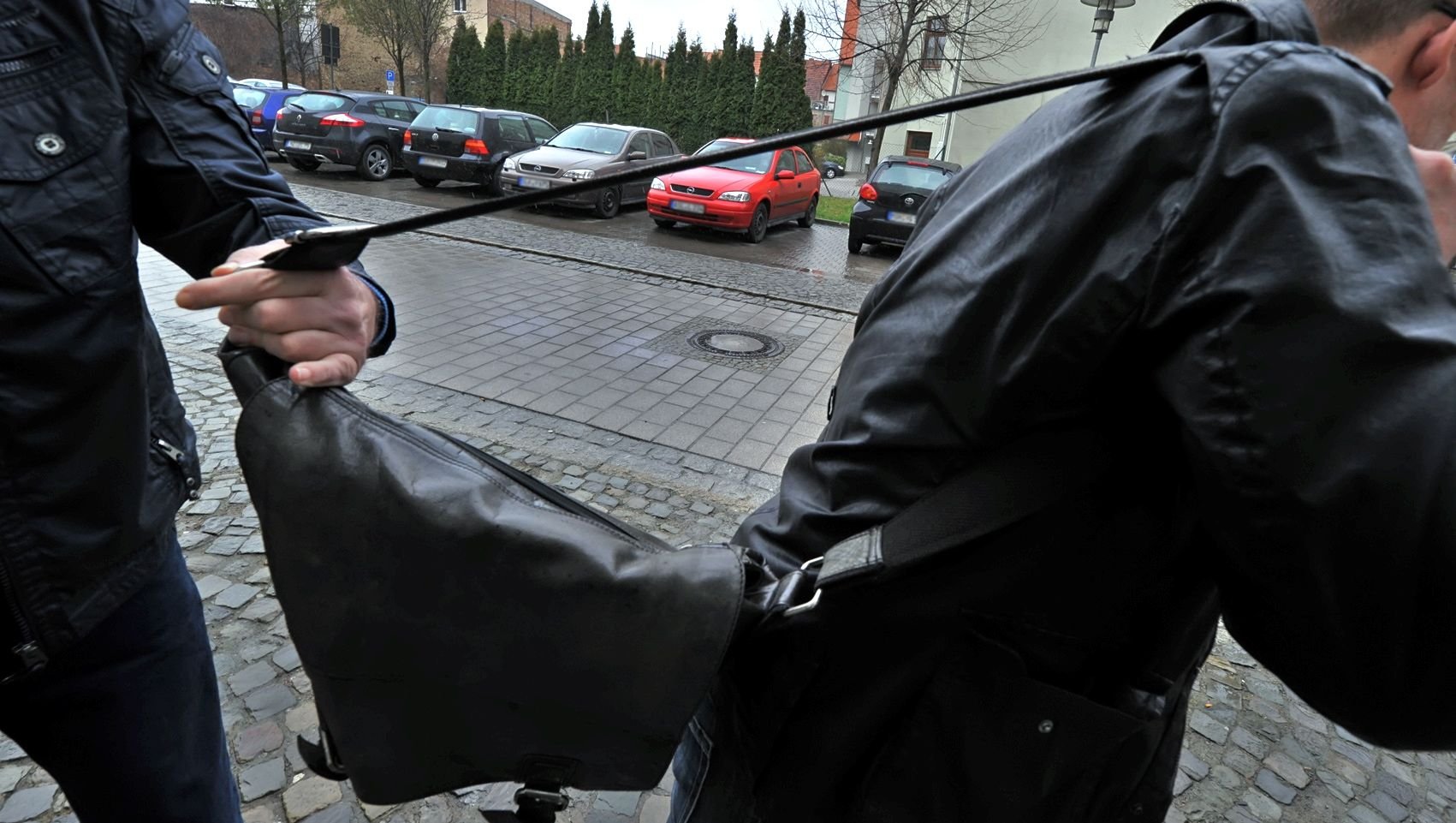 Straftaten-Serie im Harz: Nach Überfall auf Rentnerin in Halberstadt: Gericht spricht deutliche Strafe gegen zwei Algerier aus