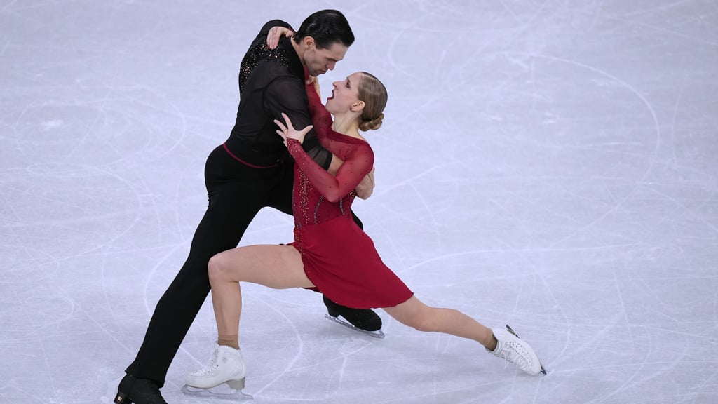 Minerva Hase (r) und Nikita Volodin (l) gewinnen Bronze.