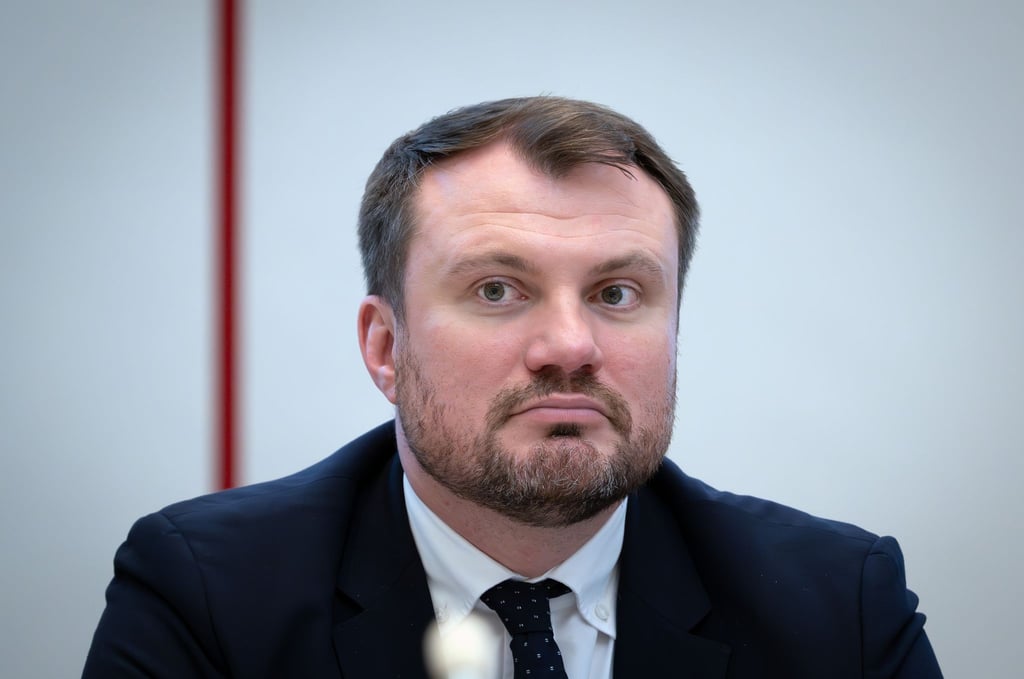 Der brandenburgische Wirtschaftsminister Daniel Keller ist gar nicht einverstanden mit Kürzungen bei Integrationskursen. (Archivbild)