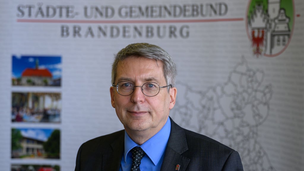 Der Präsident des Städte- und Gemeindebundes Brandenburg, OIiver Hermann, befürchtet, dass sich die schwierige Finanzlage Kommunen noch weiter verschärft. (Archivbild)