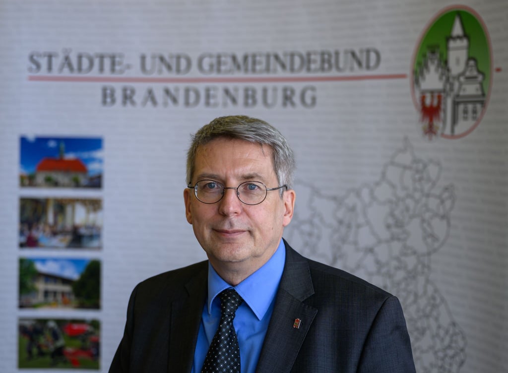 Der Präsident des Städte- und Gemeindebundes Brandenburg, OIiver Hermann, befürchtet, dass sich die schwierige Finanzlage Kommunen noch weiter verschärft. (Archivbild)