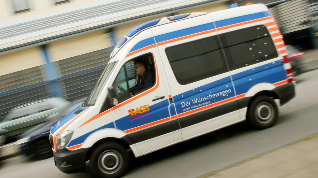 Der Wünschewagen auf Tour durch Sachsen-Anhalt.