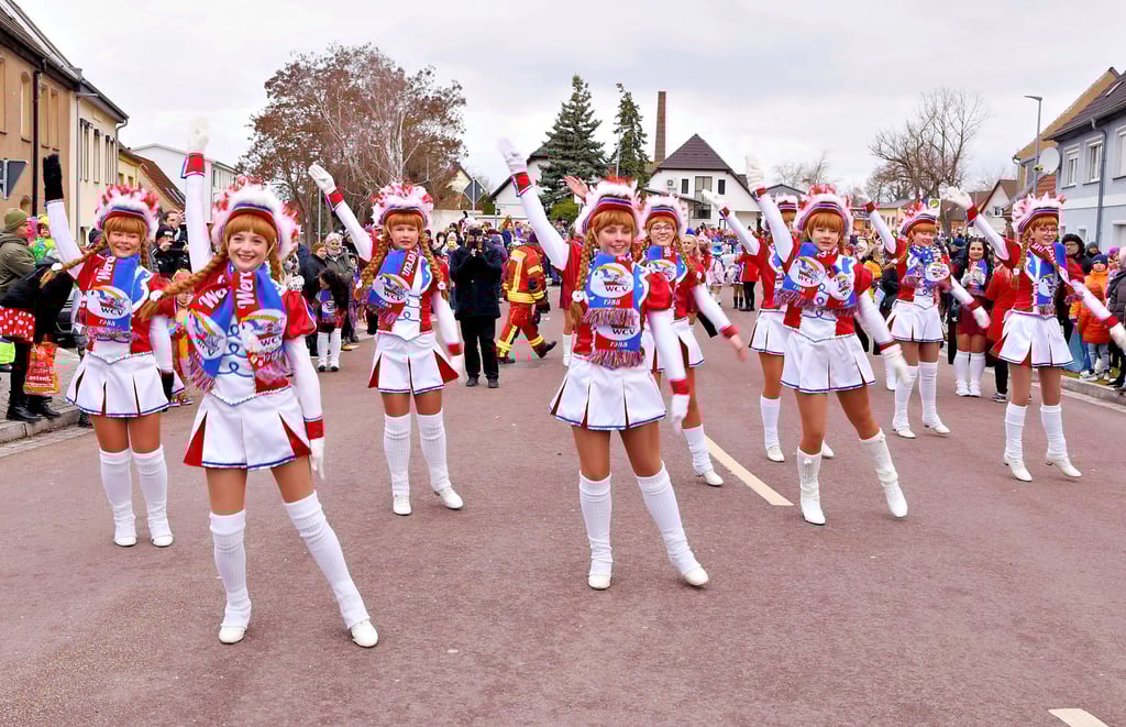 Die A-Garde des Werdershausener Carneval Vereins tanzte zu mehreren Musikstücken und bekam viel Applaus. 