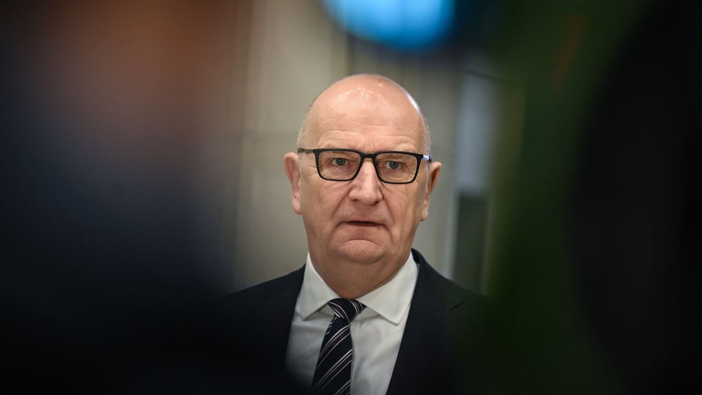 Brandenburgs Ministerpräsident Woidke (SPD) hält sich eine weitere mögliche Amtszeit nach der Landtagswahl 2029 offen. (Archivbild)