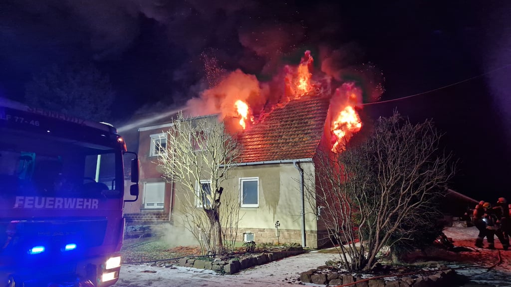 In Teicha in der Gemeinde Petersberg ist im Januar ein Haus abgebrannt. Nun spricht die Eigentümerin drüber. 