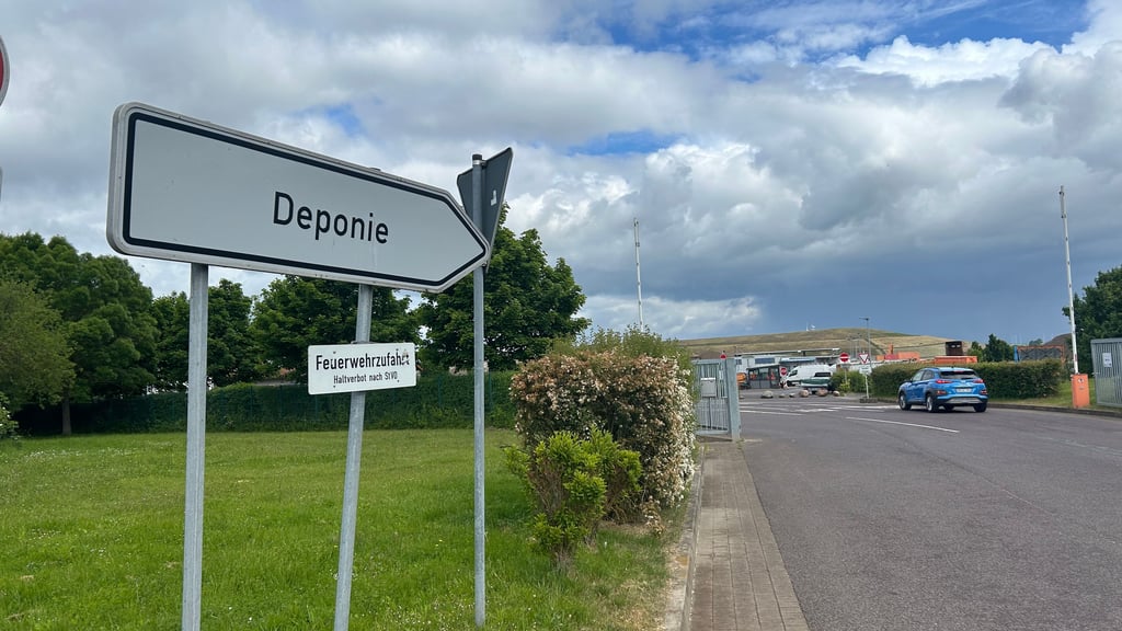 Die Deponie Hängelsberge in Magdeburg wird vor allem samstags stark frequentiert - die Öffnungszeiten wurden aber verkürzt.