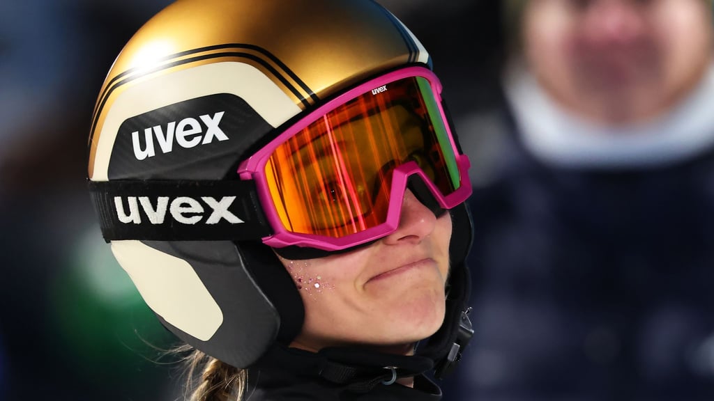 Katharina Schmid verlässt Olympia mit einer bitteren sportlichen Niederlage.