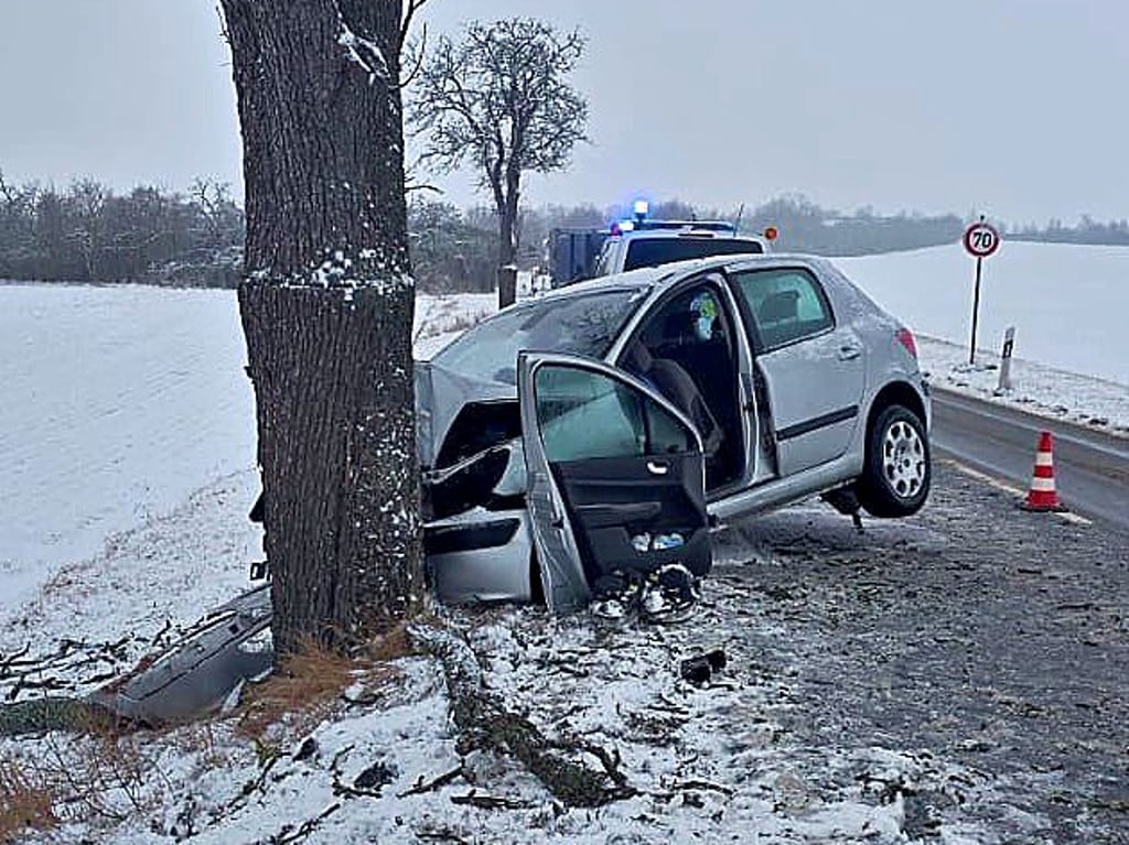 Auf der Landstraße zwischen Aderstedt und Chausseehaus hat sich ein schwerer Unfall ereignet. 