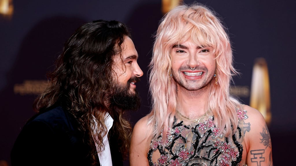 Im Podcast "Kaulitz Hills" sprechen Tom und Bill über ihren "Wetten, dass..?"-Auftritt und sorgen sich um einen Schlafplatz in Halle.