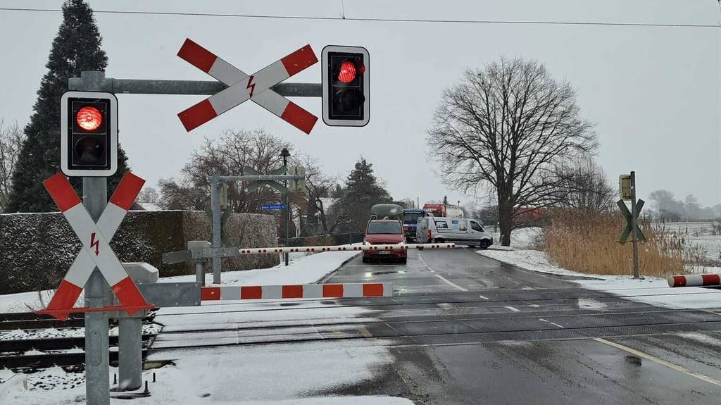 Weil es nicht weiterging, drehten einige Fahrzeugführer um, wie im Hintergrund zu sehen ist.