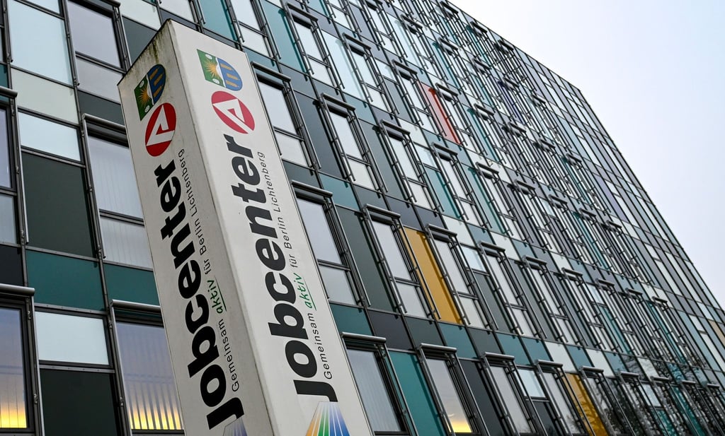 Für Geflüchtete aus der Ukraine, die nach dem 1. April 2025 eingereist sind, soll es künftig statt Grundsicherung zunächst die geringeren Leistungen geben, die auch Asylbewerber erhalten. (Symbolbild)