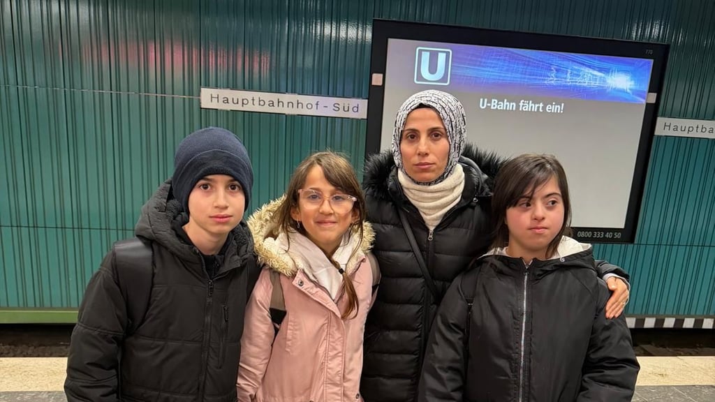 Süheyla Temiz und ihre Kinder leben in einer vom Landkreis gestellten Wohnung in Wefensleben. Für das Jahr 2024 besteht eine Betriebskostennachzahlung von 10.000 Euro.