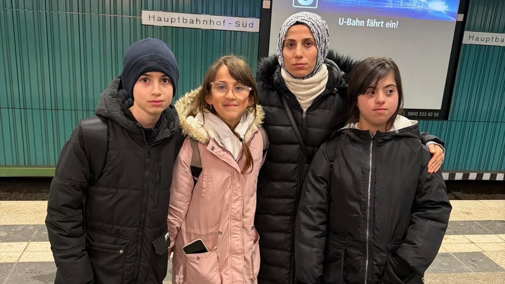 Süheyla Temiz und ihre Kinder leben in einer vom Landkreis gestellten Wohnung in Wefensleben. Für das Jahr 2024 besteht eine Betriebskostennachzahlung von 10.000 Euro.