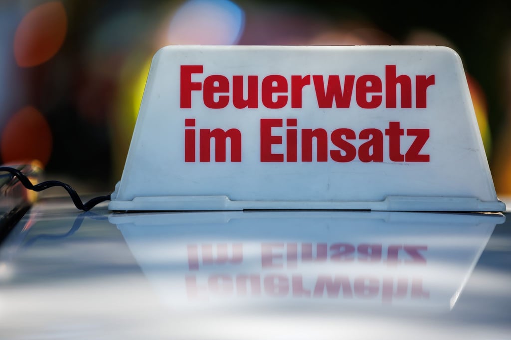 Wegen eines technischen Defekts brennt in Göttingen eine Produktionshalle aus.