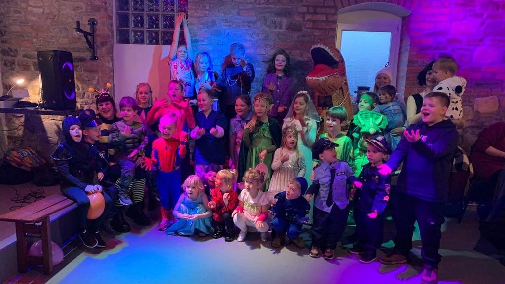 Zum Kinderfasching in Hemsdorf strömen die Kinder jedes Jahr sogar bis aus Magdeburg. Viele Spiele und eine Minidisco sorgen für reichlich Spaß.