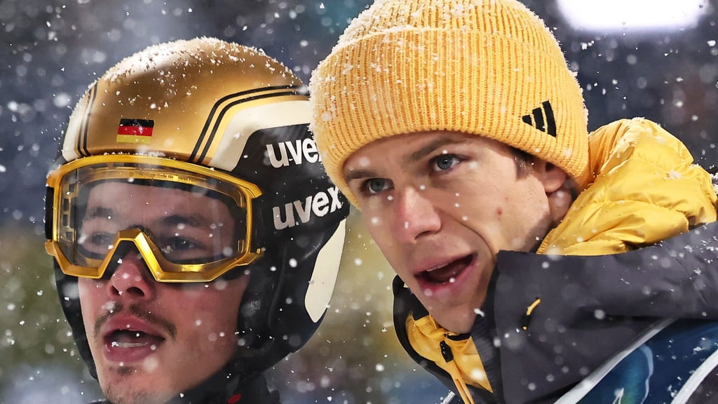 Philipp Raimund (l) und Andreas Wellinger verpassten eine Medaille knapp.