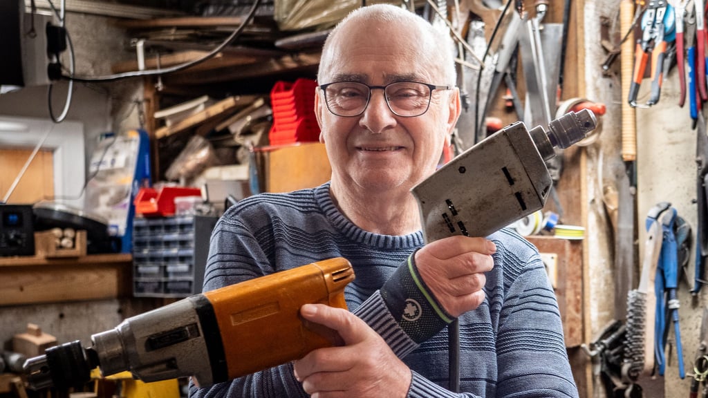 Diese beiden DDR-Handbohrmaschinen nutzt Detlef Thunert aus Gommern noch heute.