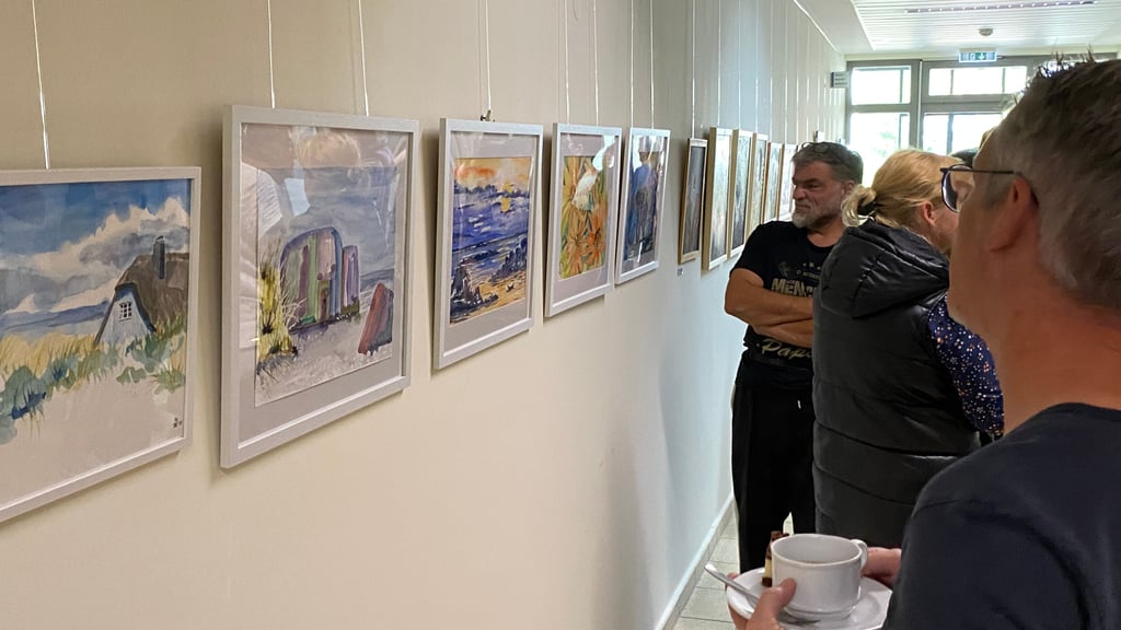 Rund 40 Gemälde zieren momentan das Haupthaus der Awo in Jerichow. Nun wechselt die Ausstellung.