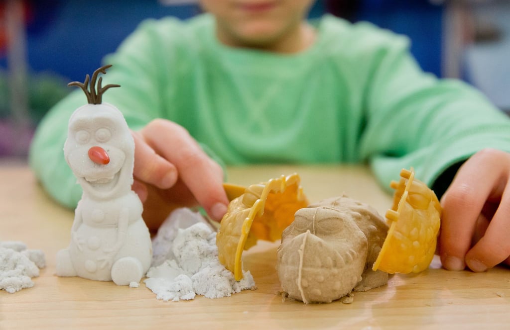 Verbraucherschützer raten vorsorglich davon ab, Sandspiel-Produkte für den Innenbereich zu verwenden, bis sicher geklärt ist, ob diese Asbest enthalten oder nicht.