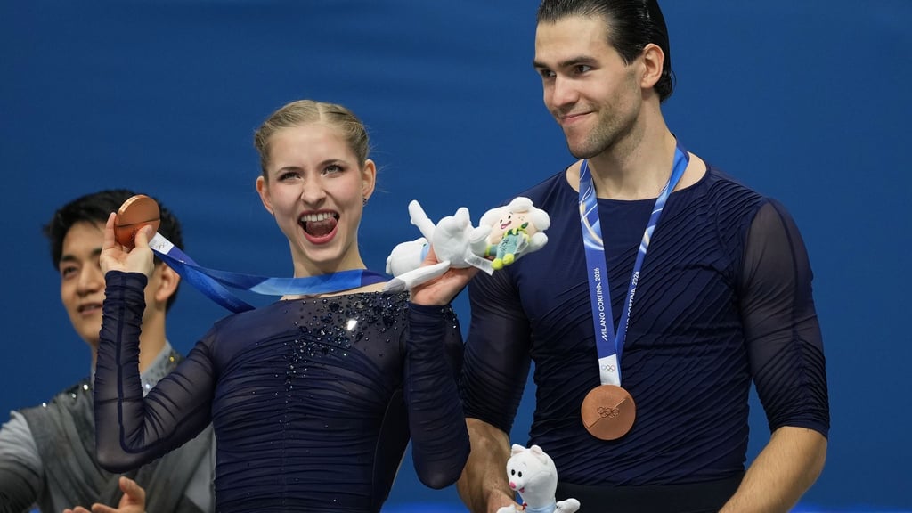 Minerva Hase (l) und Nikita Volodin (r) freuten sich über Bronze.