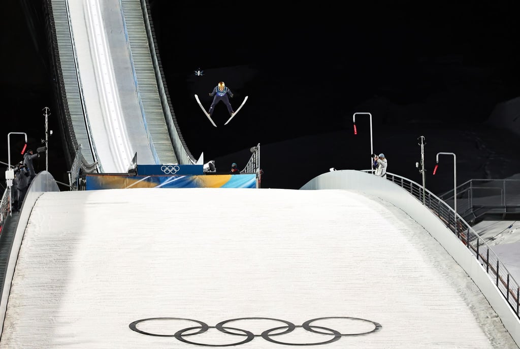 Skispringer Philipp Raimund überragte mit dem Olympiasieg.