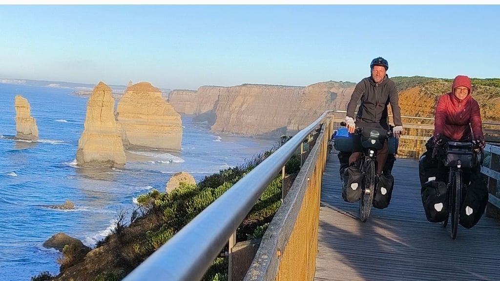 Ragen aus dem Meer: Auch die Zwölf Apostel genannten Kalksandsteinsäulen an der Great Ocean Road haben Monika Baumann und Christian Wagner aus Halle passiert.