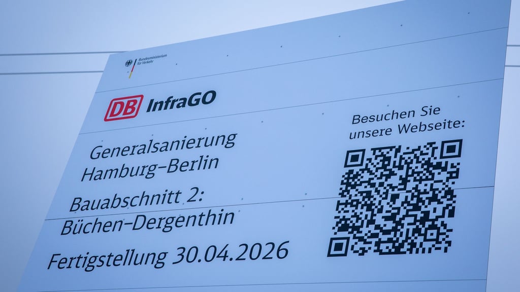 Pendler müssen weiter Geduld beweisen: Die Sanierung der Strecke Hamburg-Berlin verzögert sich.