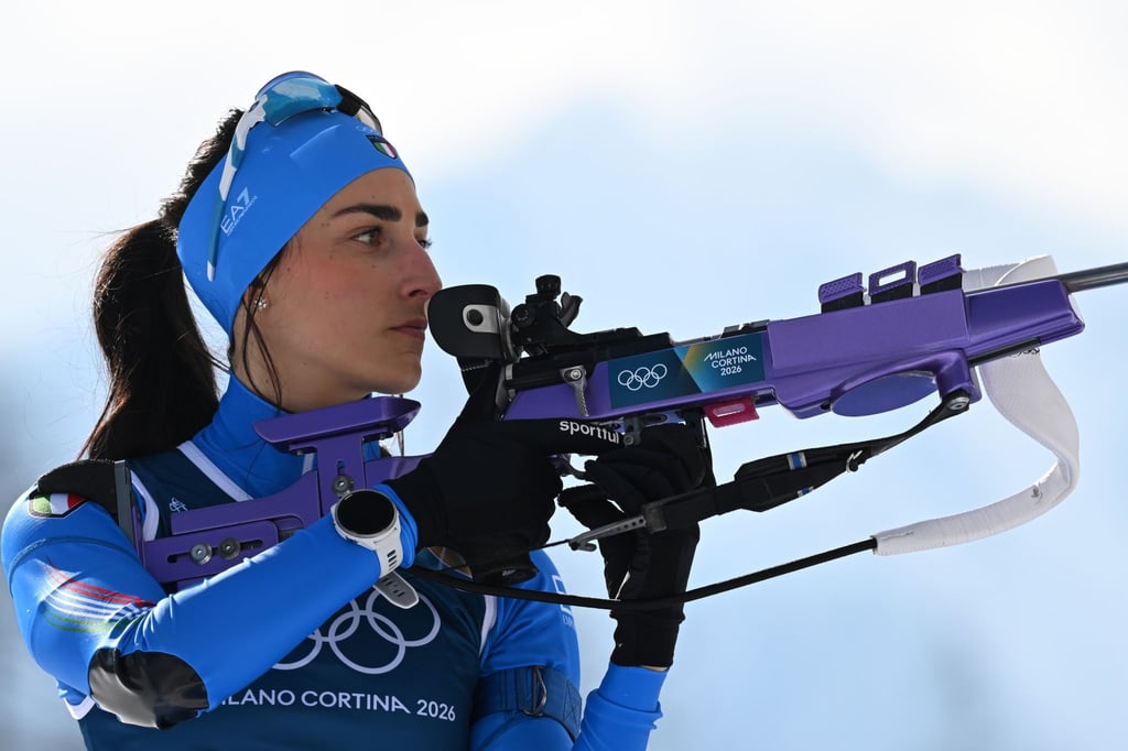 Rebecca Passler nimmt am Schießstand Maß - aber nur im Training.