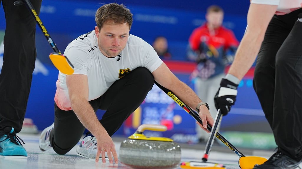 Marc Muskatewitz und die deutschen Curler verloren überraschend gegen Tschechien.