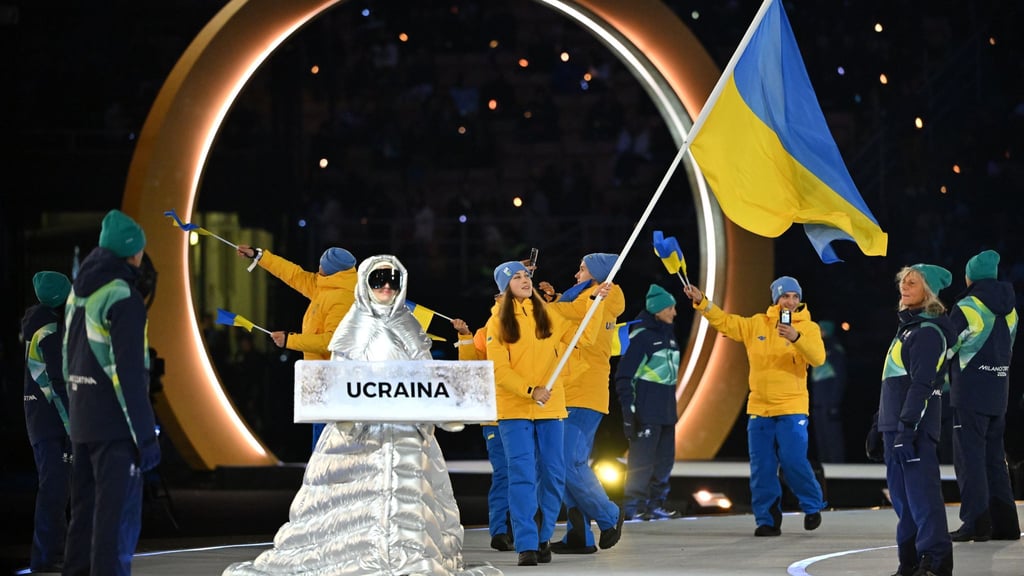 Die Russin Anastasia Kutscherowa trug bei der Eröffnungsfeier das Ukraine-Schild. (Archivbild)