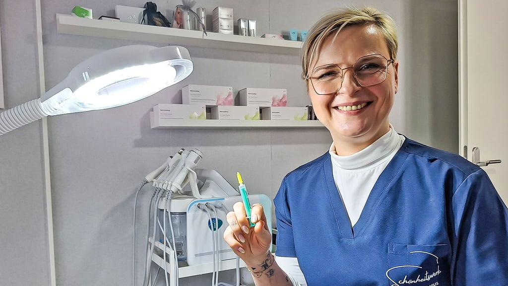 Über diese Nadel werden Polynukleotide aus Lachs-DNA in die Haut verabreicht. Diese und mehrere neuartige Behandlungen bietet Andrea Michaelis von nun an in ihrem Kosmetikinstitut „Schönheitswerk“ an.  