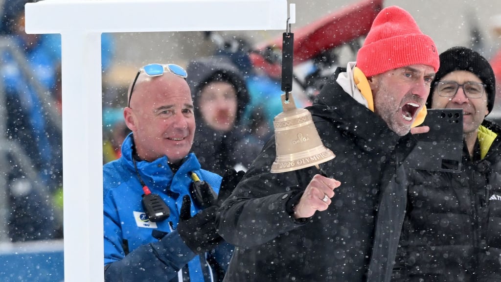 Jürgen Klopp (M) drückte dem deutschen Team die Daumen.