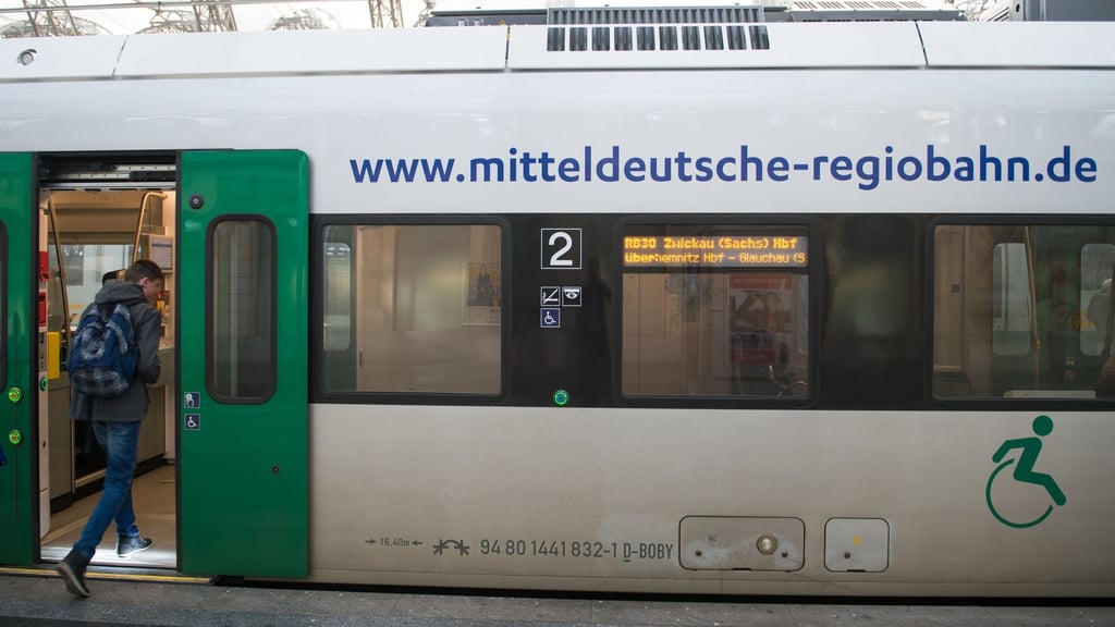Zwischen Chemnitz und Elsterwerda kommt es am kommenden Wochenende zu Einschränkungen im Bahnverkehr. (Symbolbild)