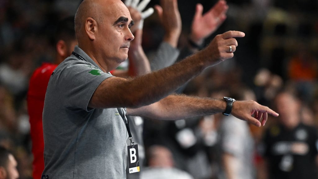 Trainer Juan Carlos Pastor und die TSV Hannover-Burgdorf starteten in die Hauptrunde der European League. (Archivbild)