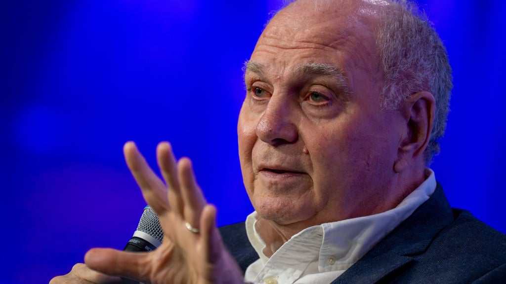 Uli Hoeneß rechnet auch mit der ehemaligen Bundesregierung ab. (Archivbild)