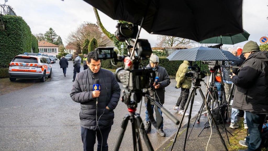 Mehr als drei Stunden verhandeln Vertreter aus Washington und Teheran.