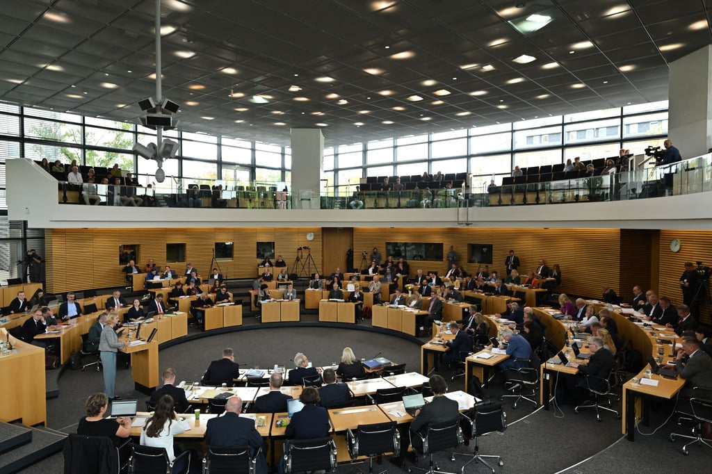 Im Thüringer Landtag sind die Mehrheitsverhältnisse kompliziert. (Archivbild)