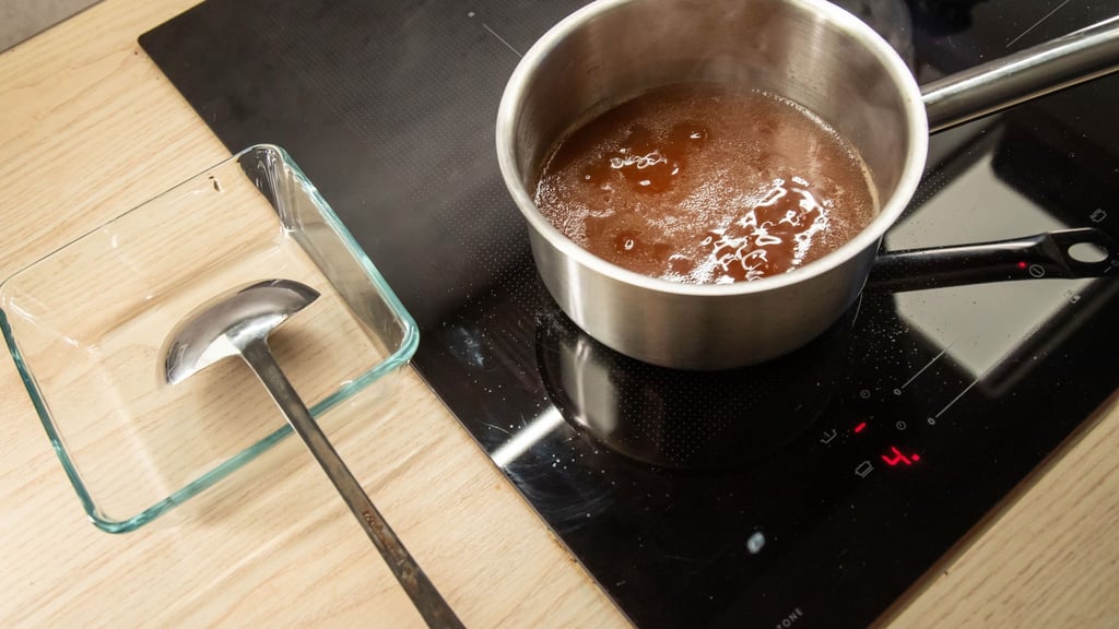 Fettige Brühe: Wie lässt sich überschüssiges Fett von der Oberfläche entfernen?