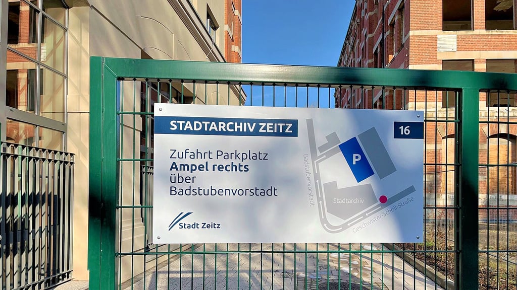 2024 ist das Stadtarchiv Zeitz vom Standort im Schlosskomplex in das sanierte ehemalige Zekiwa-Gebäude umgezogen.  