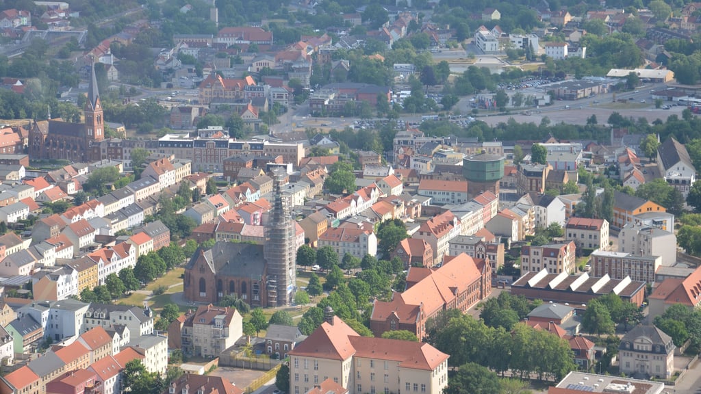In der Stadt Staßfurt (Archivfoto) lebten im vergangenen Jahr nach städtischen Zahlen 24.120 Einwohner - 251 weniger als noch 2024. Laut Statistischem Landesamt haben Staßfurt und die Teilorte dagegen mehr Einwohner als das Rathaus angibt.