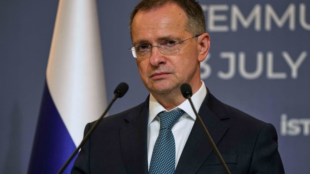 Der russische Chefunterhändler Wladimir Medinski vertritt die Vorgaben des Kremls.