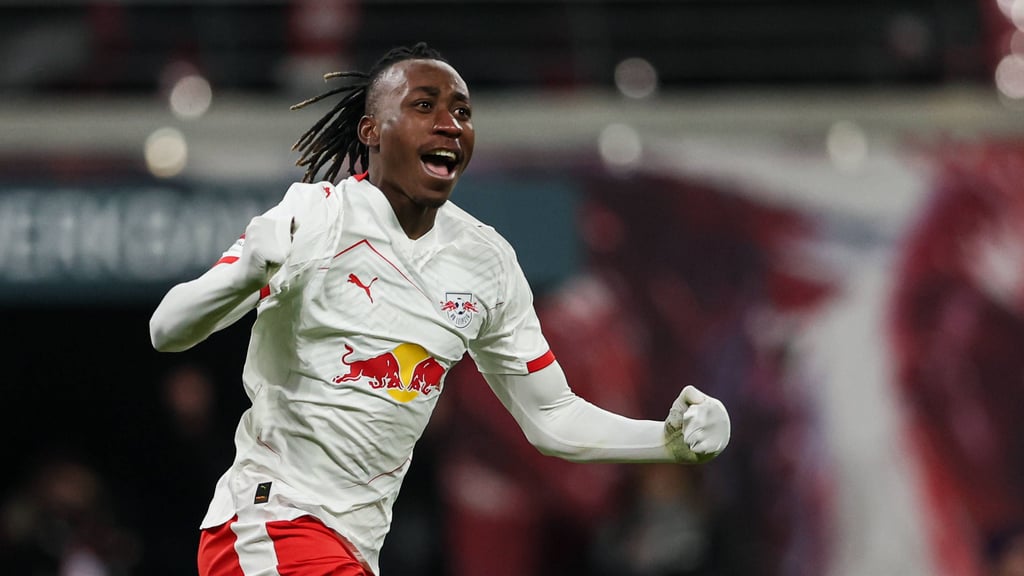 Yan Diomande jubelt bei RB Leipzig.